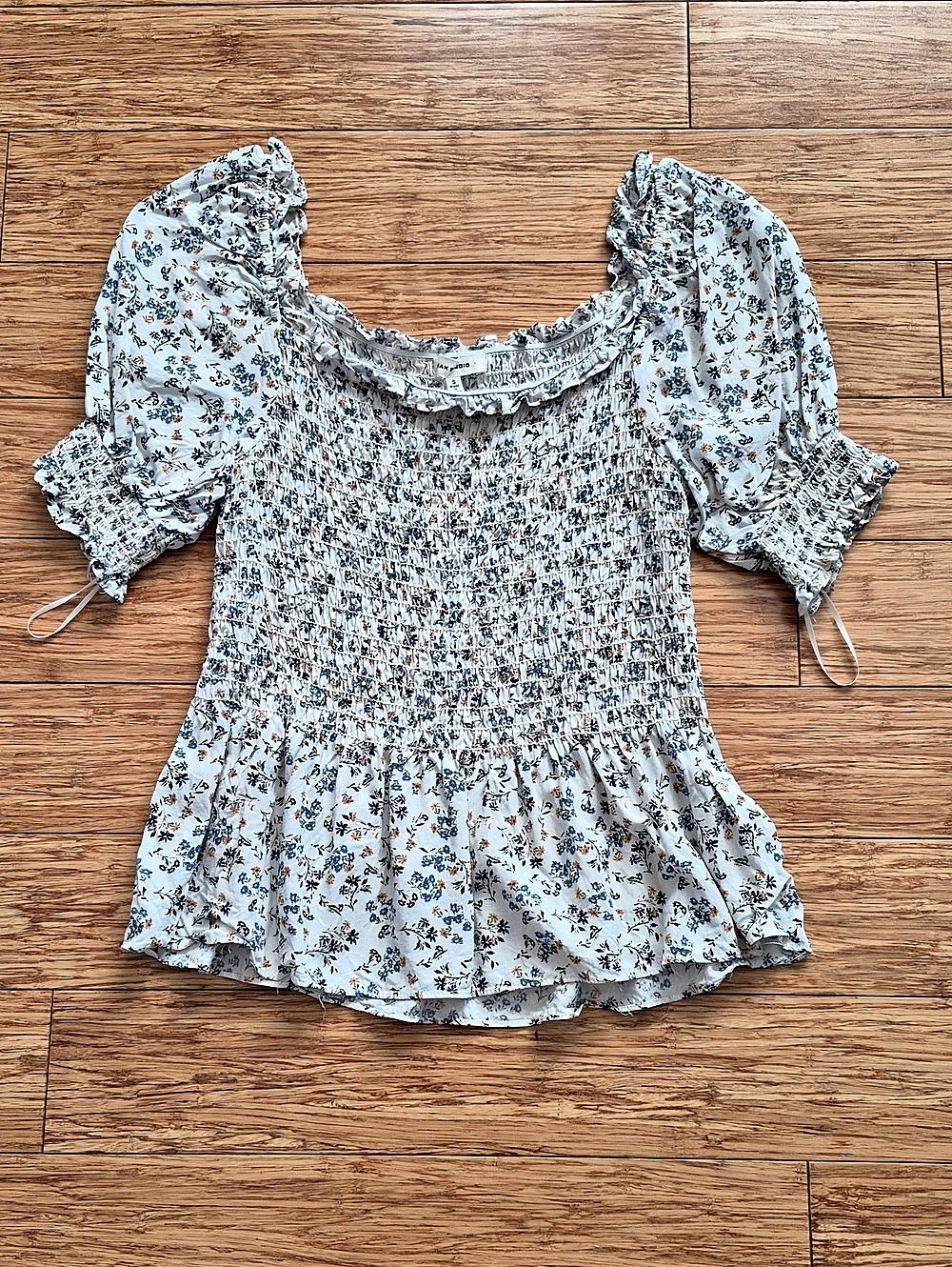 MAX STUDIO Floral Smocked Blouse in Blue & White Size Small